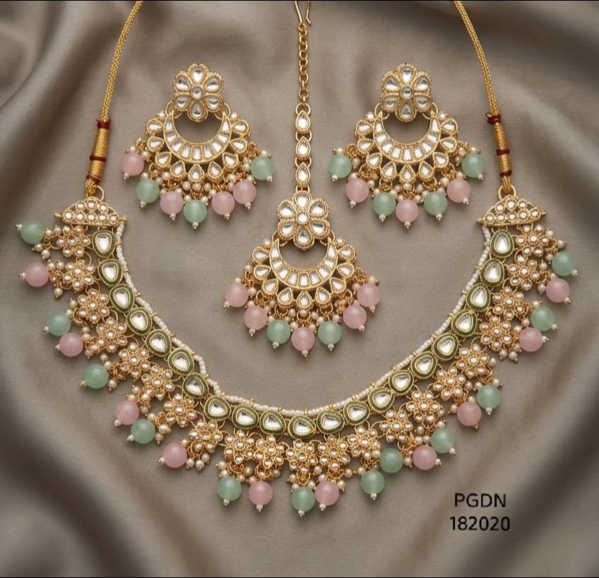 Elegant Pastel Kundan Jewellery Set with Earrings & Maang Tikka - Image 3