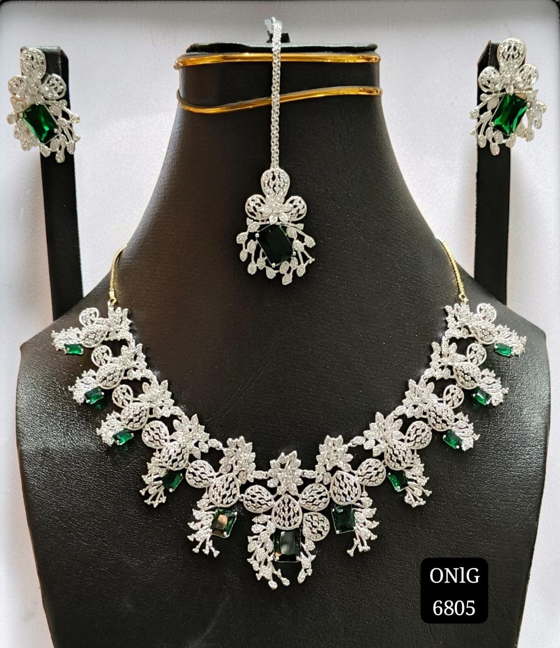 Sparkling Silver Zircon & Emerald Stone Necklace Set - Image 3